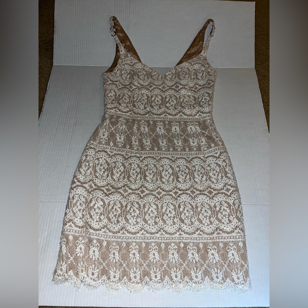 Cache’ vintage 90s white and nude beaded cocktail dress sz 4 mini scalloped hem